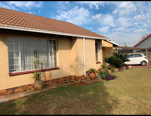 3 BEDROOM HOUSE FOR SALE IN LEONDALE